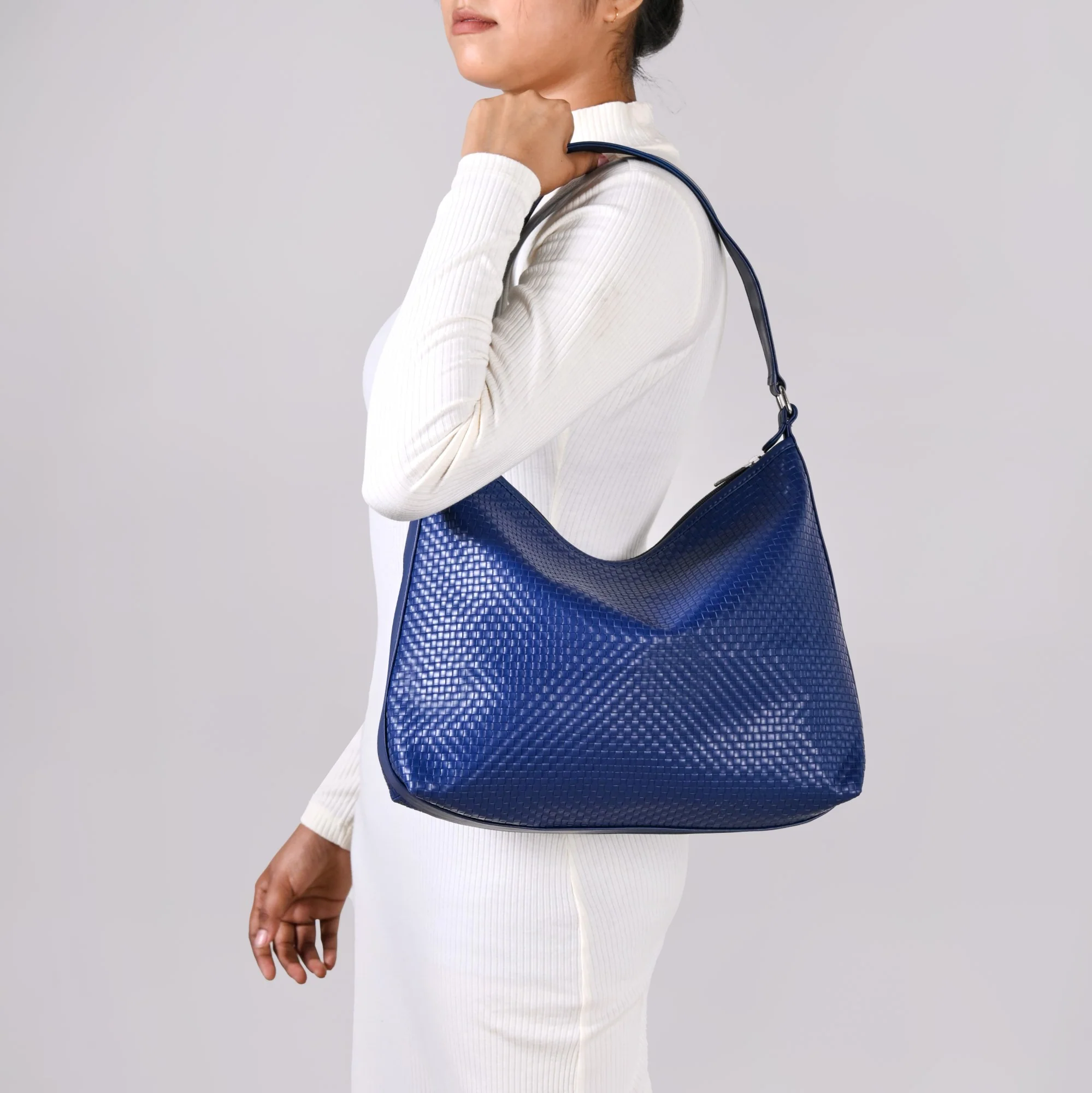 Soi Everyday Hobo Bag Blue - Image 8