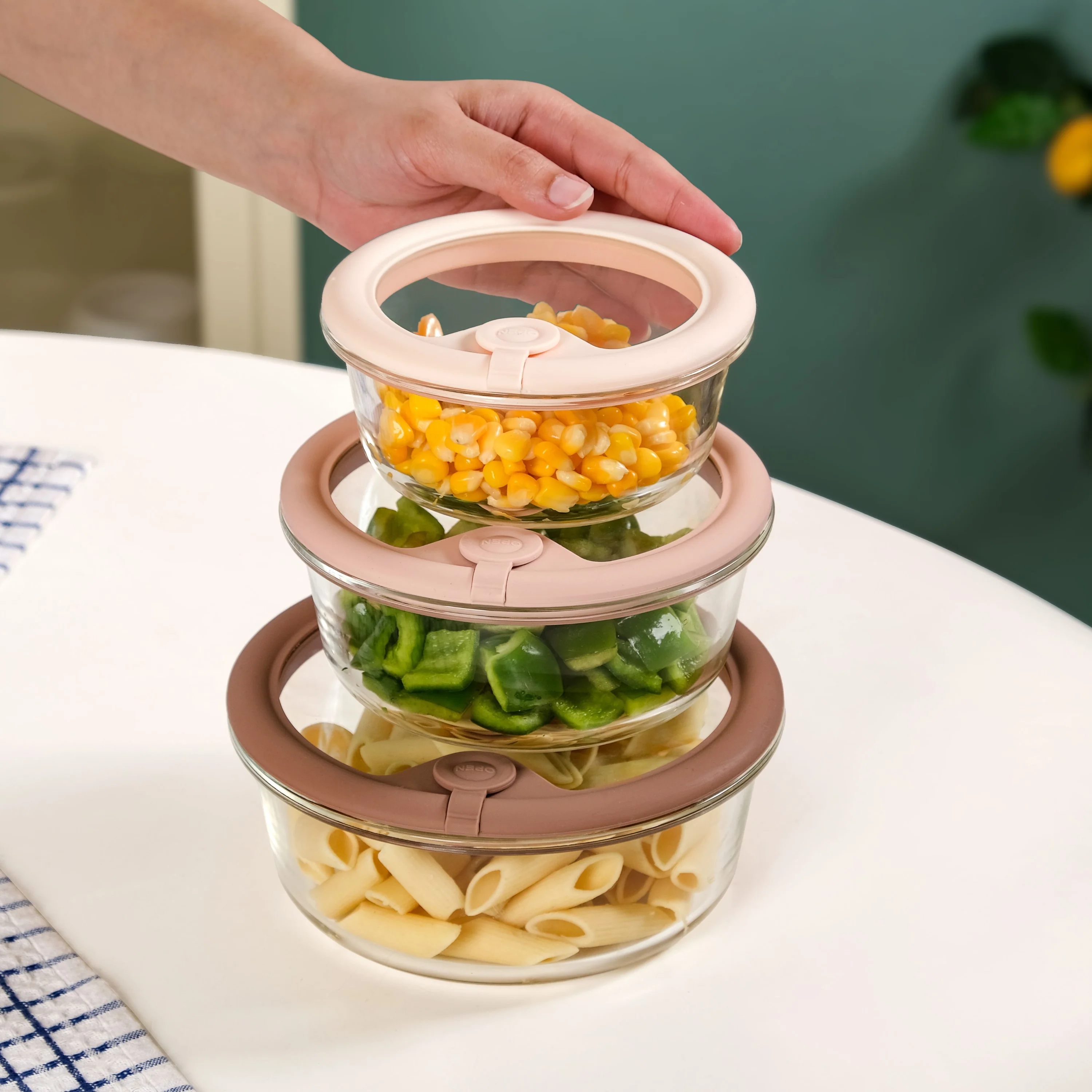 Airtight Ombre Round Food Storage Container With Air Vent Lid Set Of 3 400ml 620ml 950ml - Image 3