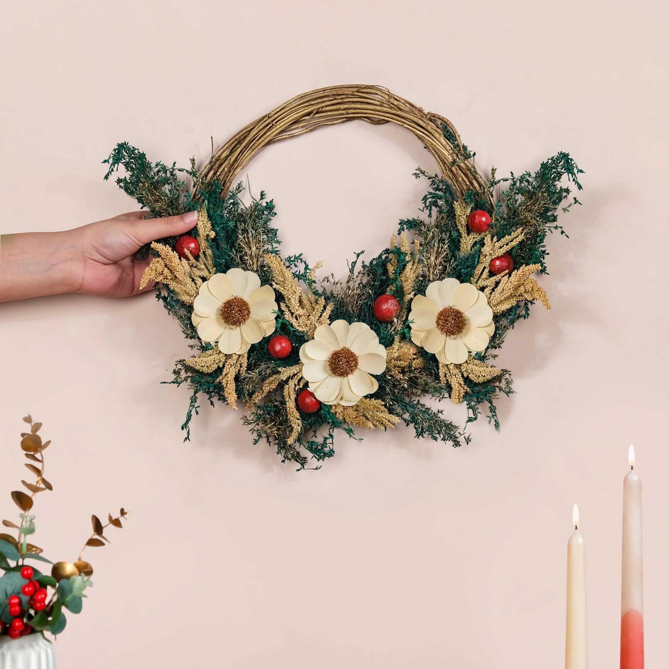 Sustainable Natural Grass Wreath For Holiday Season - Image 2