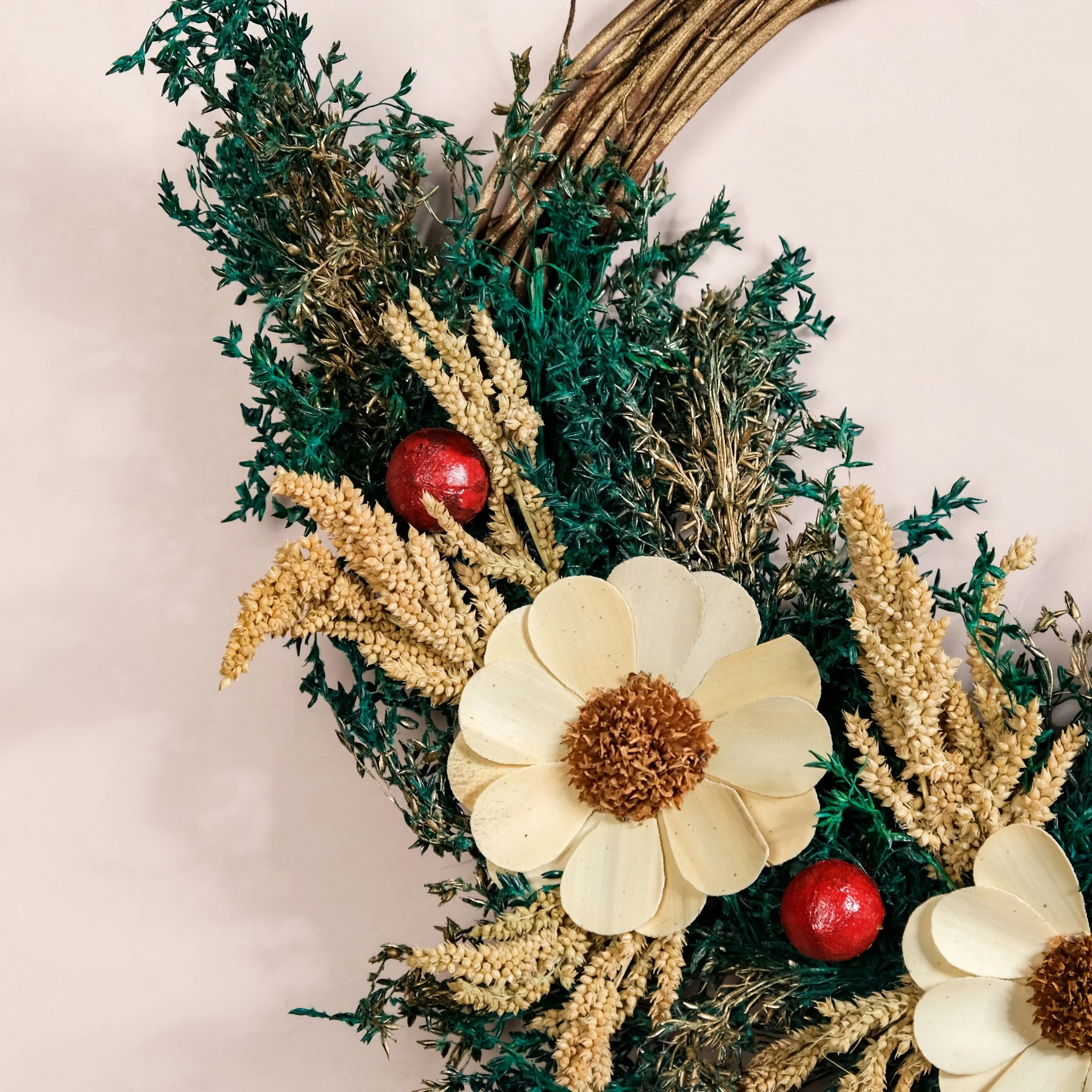 Sustainable Natural Grass Wreath For Holiday Season - Image 3