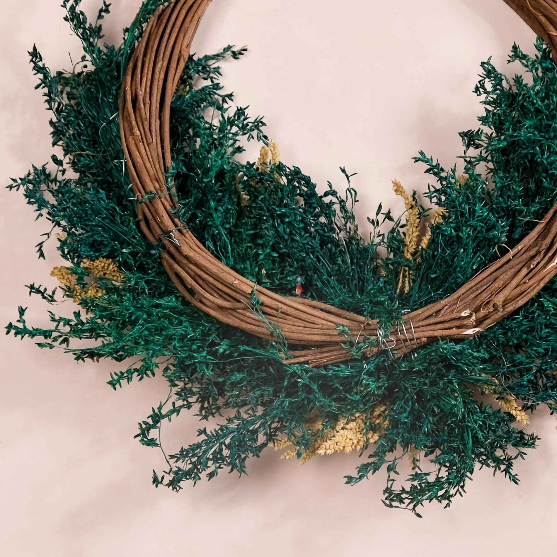 Sustainable Natural Grass Wreath For Holiday Season - Image 6