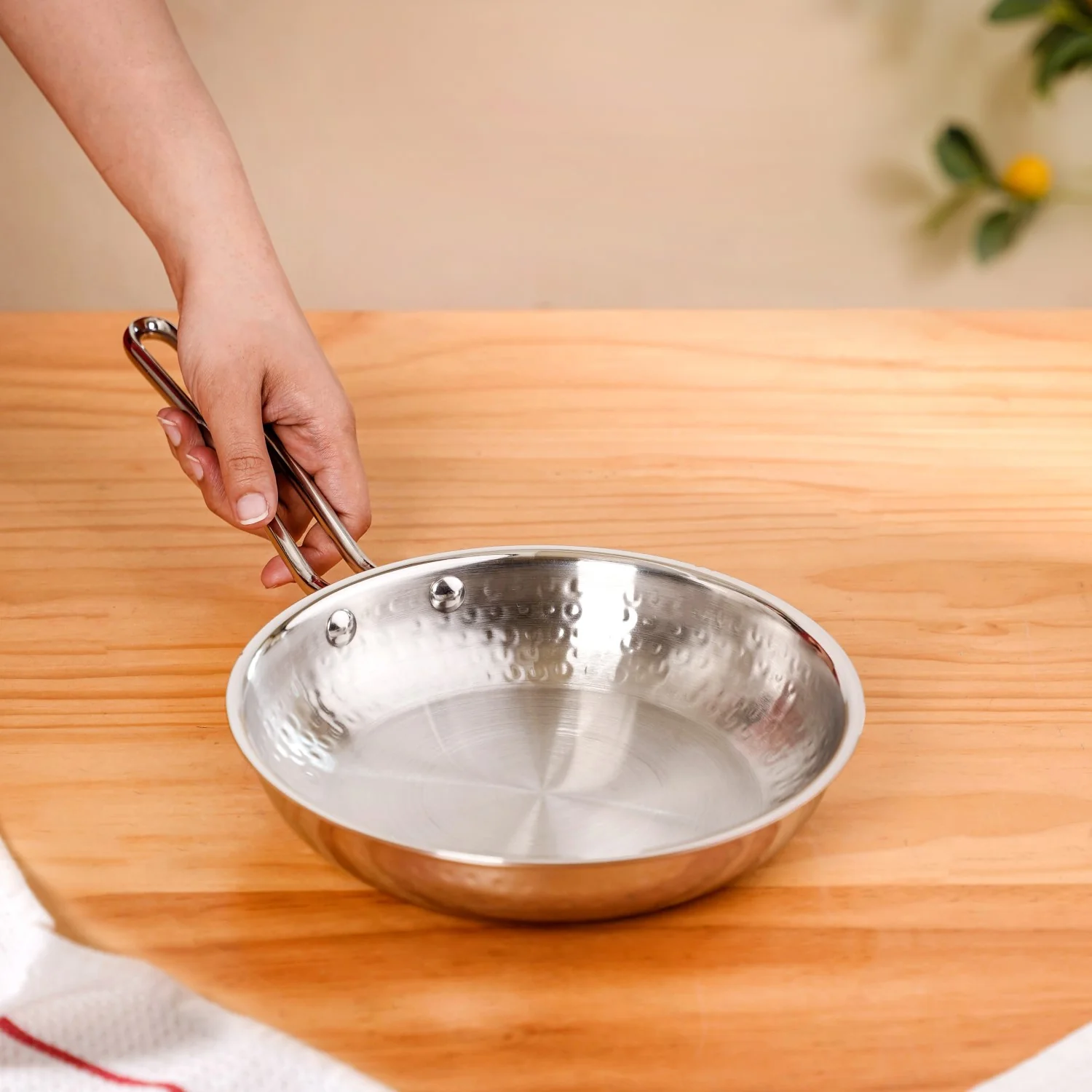 Tri-Ply Hammered Stainless Steel Frying Pan 1000ml - Image 3