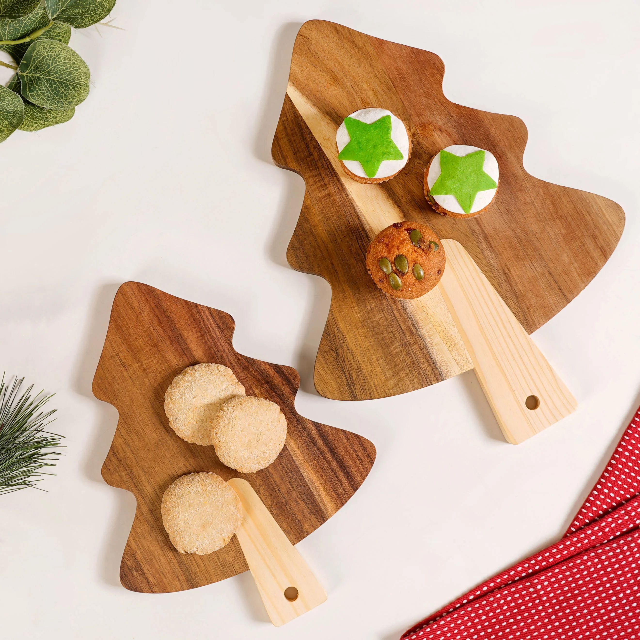 Wooden Tree Platter With Pinecone Embellishment Set Of 2 - Image 2