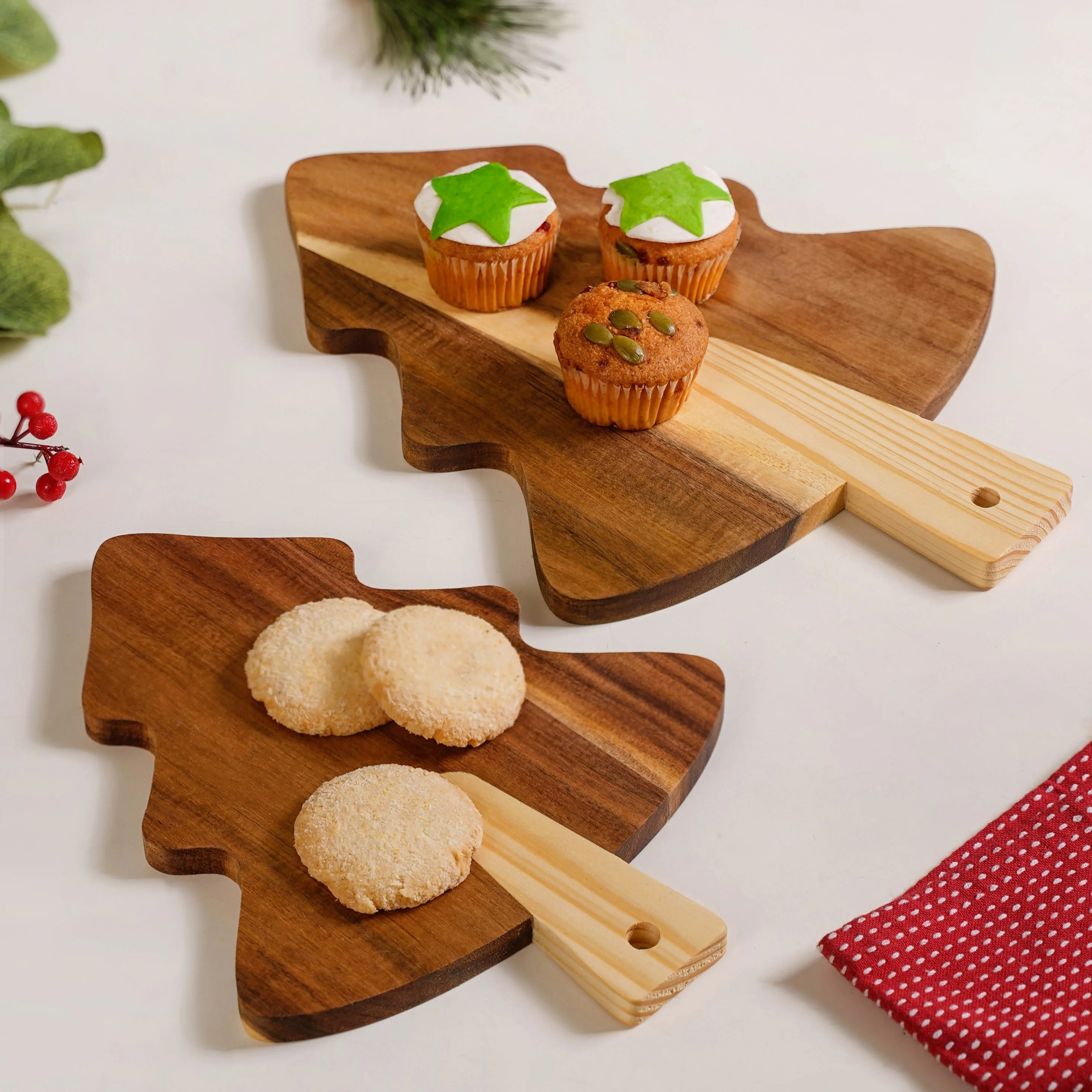 Wooden Tree Platter With Pinecone Embellishment Set Of 2 - Image 8